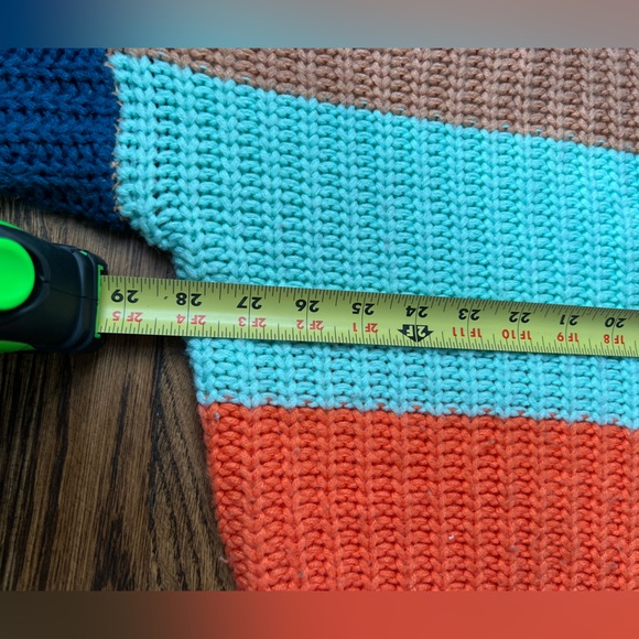 Miracle Cropped Sweater size M - Picture 10 of 11